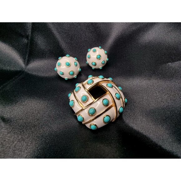 Rare Vintage 1960s TRIFARI White Enamel & Turquoise Cabochon Brooch & Clip-On - Picture 3 of 5